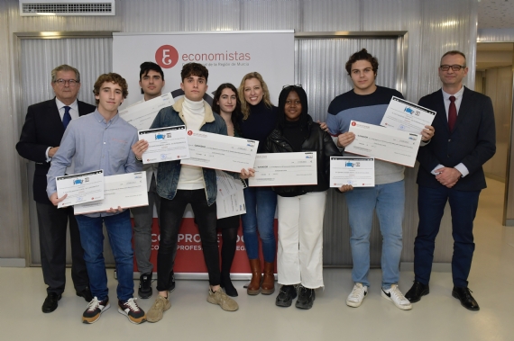 EL IES FLORIDABLANCA DE MURCIA GANA EL III CONCURSO DE VIDEOS DE EDUCACION FINANCIERA EN LA FASE REGIONAL ORGANIZADA POR EL COLEGIO DE ECONOMISTAS